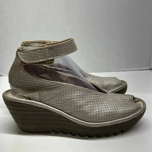Fly London Yala Perforated Leather Wedge Lug Sandals Peep Toe  Silver Size 38 8 - Picture 4 of 12